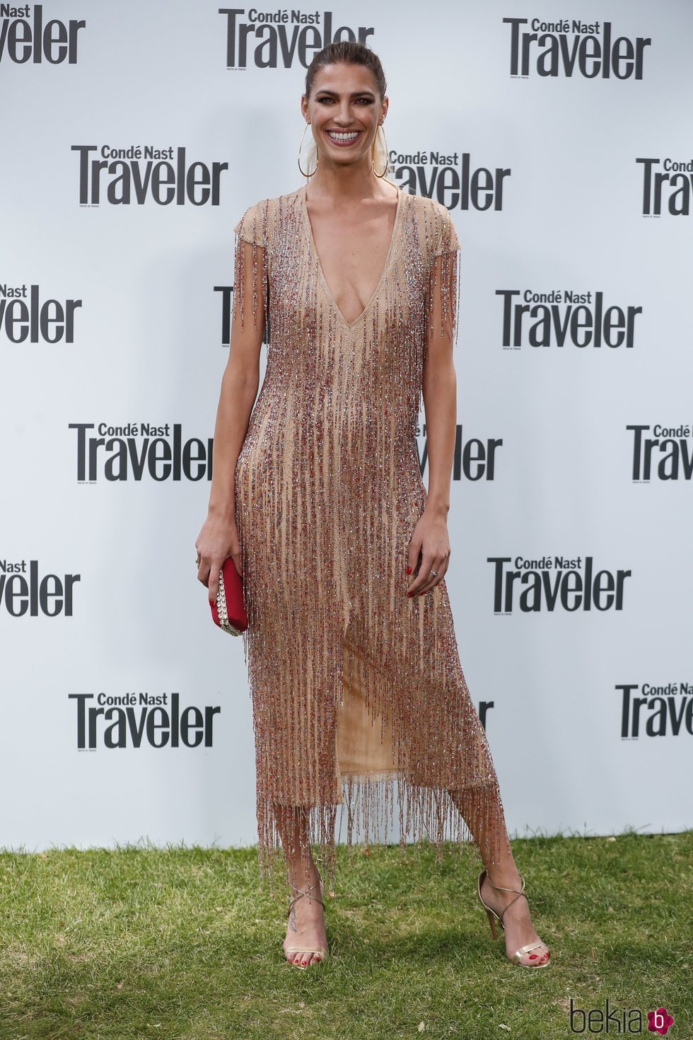 Laura Sánchez con un vestido de flecos despampanante de firma española en los Premios Condé Nast Traveler 2019