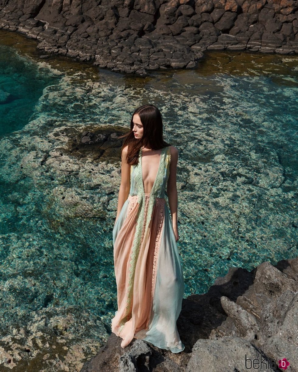 Vestido largo de la colección 'Ocean Breeze' de Alberta Ferretti