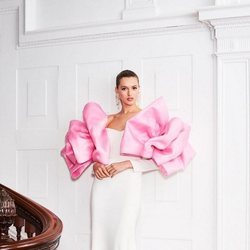 Vestido blanco de la colección pre-fall 2019 de Christian Siriano