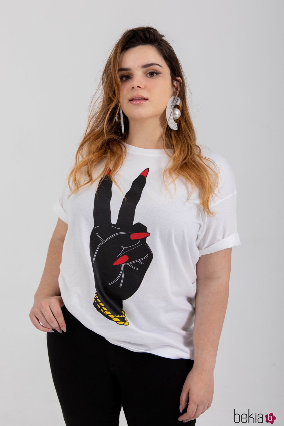 Camiseta 'Victory Hand Sweatshirt' de la nueva línea 'curvy' de María Escoté