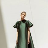 Vestido verde brillante asimétrico de la nueva colección nupcial de 'Shopie et Voilà'