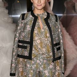 Olivia Palermo con total look floral en el desfile de Giambattista Valli en la Fashion Week de París