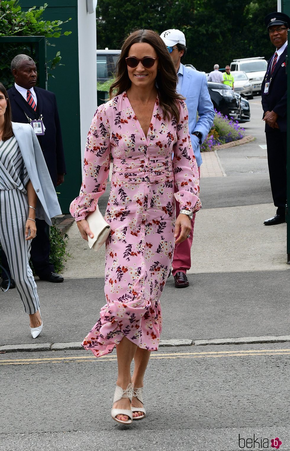 Pippa Middleton en la final del Campeonato de Wimbledon con un vestido rosa y estampado floral
