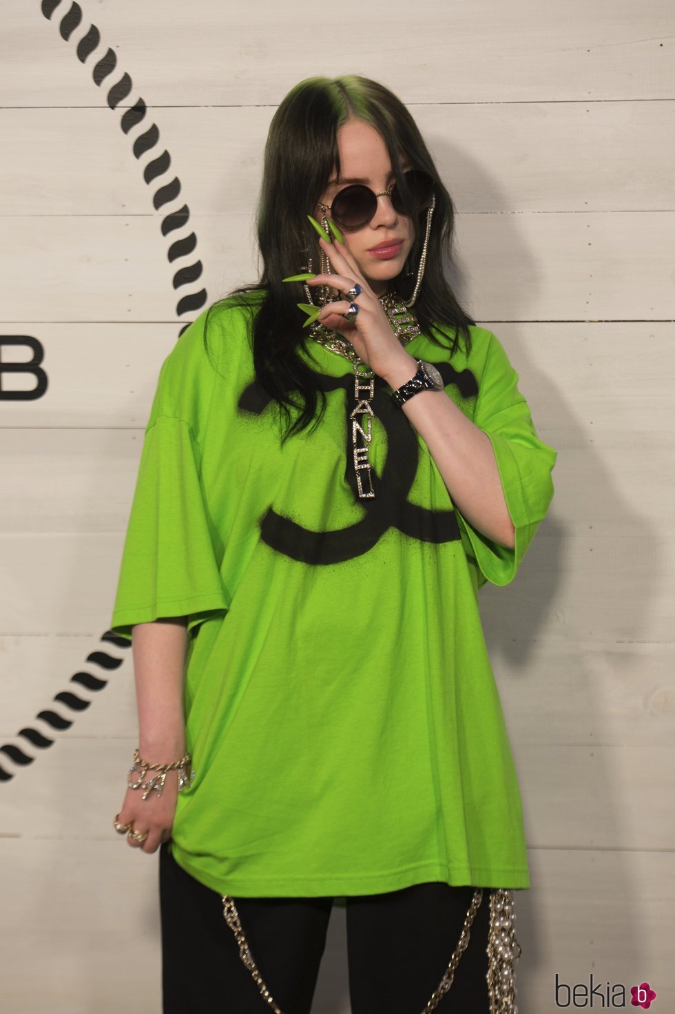 Billie Eilish de verde neón en la fiesta de Chanel 2019
