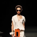 Accesorio para llevar el smartphone en la cintura de la nueva colección de Juanjo Oliva x Samsung