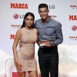 Georgina Rodríguez y Cristiano Ronaldo recogen un premio de Marca