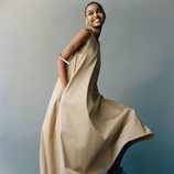 Maxi vestido beige de la colección 'Pretty Bold' de Zara TRF