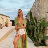 Chiara Ferragni con una cárgidan verde lima larga de Jacquemus de vacaciones en Ibiza