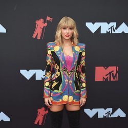 Taylor Swift de Versace y Christian Louboutin en los Premios MTV VMAs 2019