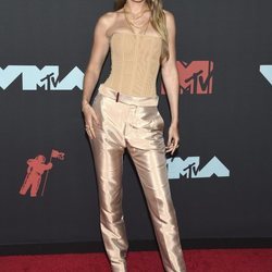 Gigi Hadid vestida en nude para los Premios MTV VMAs 2019