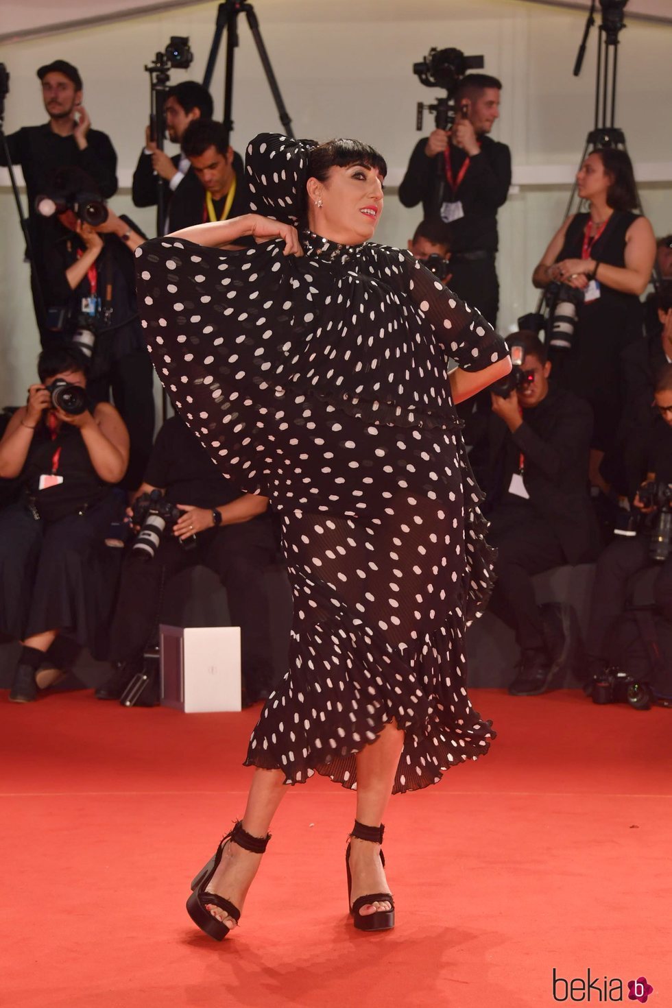 Rossy de Palma vestida de Juana Martín en la premiere de 'La lavandería' en el Festival de Venecia 2019