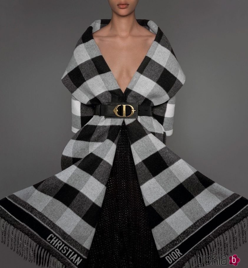 Mantón de cuadros de la colección prêt-à-porter otoño/invierno 2019 de Dior