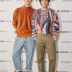 Javier Calvo y Javier Ambrossi en la inauguración de la pop-up store de Zalando