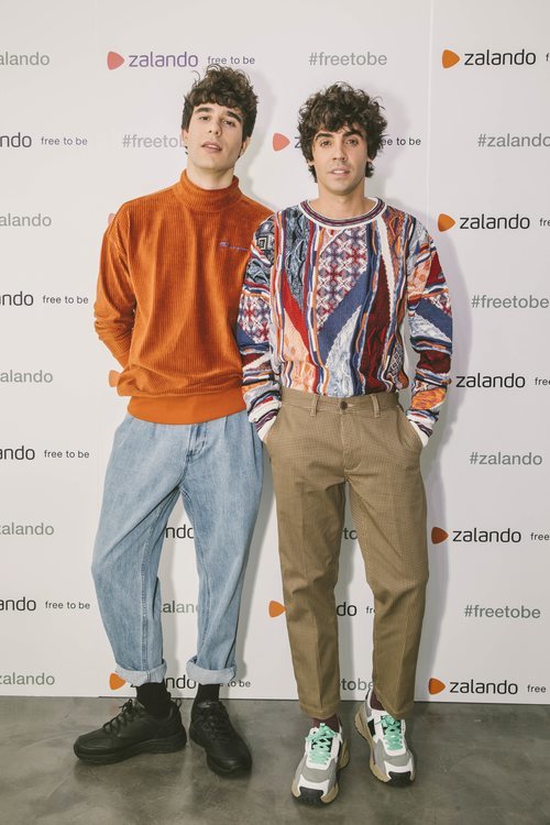 Javier Calvo y Javier Ambrossi en la inauguración de la pop-up store de Zalando