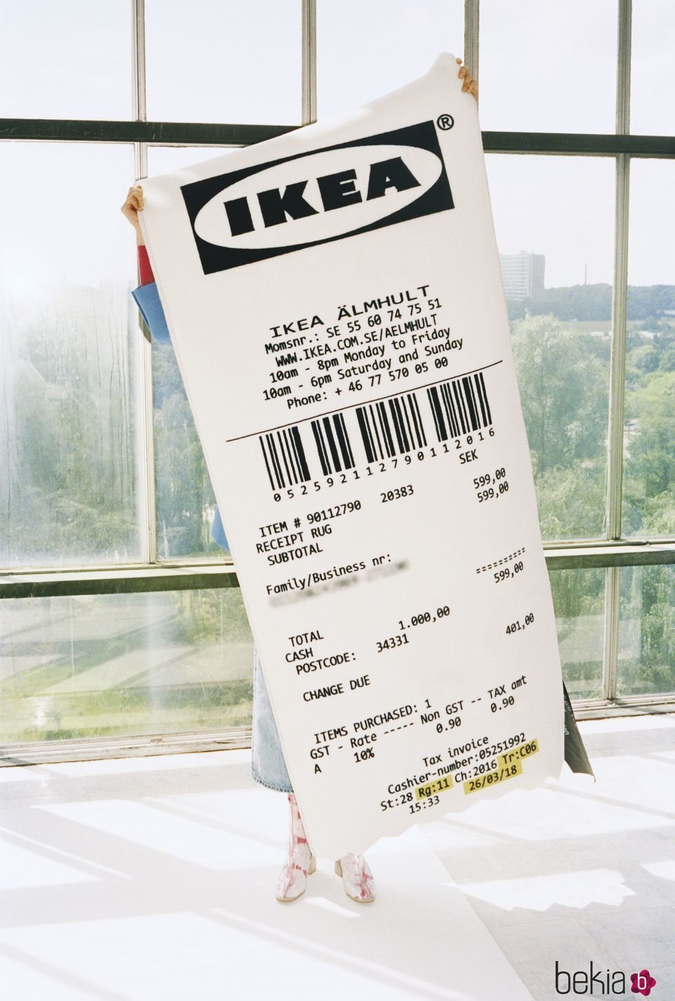 Alfombra con forma de ticket de la colección 'Markerad' de Ikea y Virgil Abloh