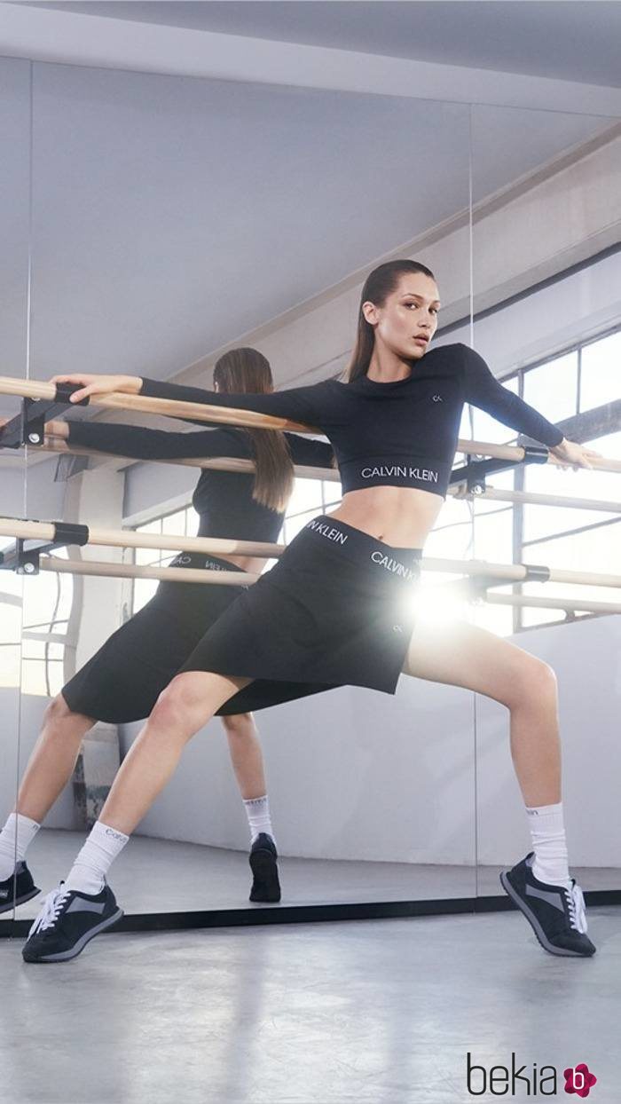 Falda asimétrica de la colección 'Challenge Yourself' de Calvin Klein