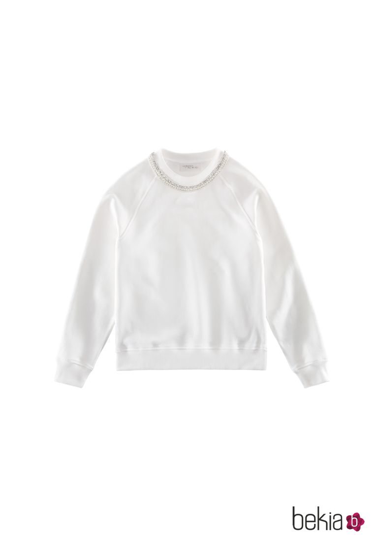 Jersey blanco con pedrería de la colección de H&M y Giambattista Valli
