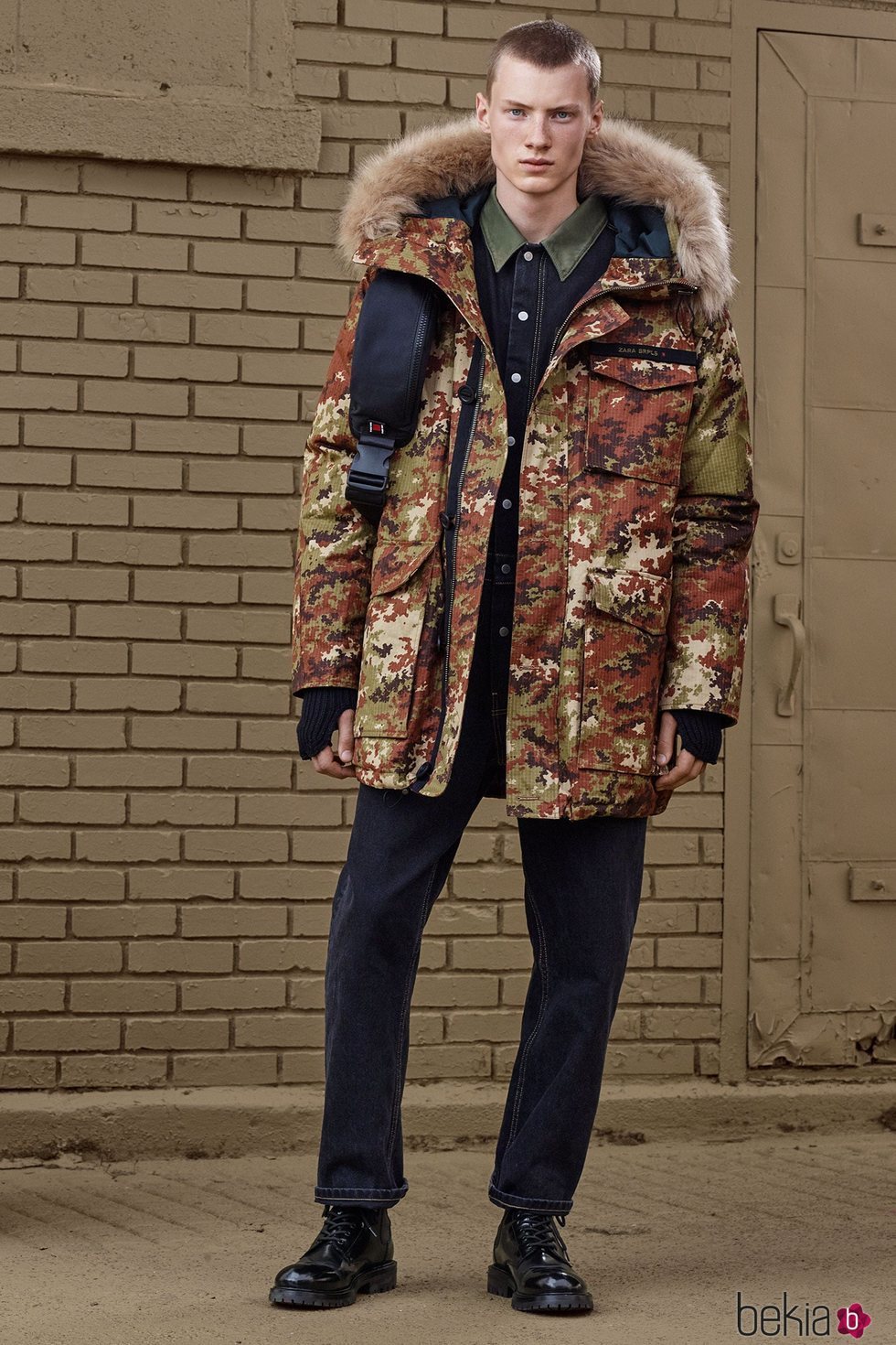 Abrigo de camuflaje con capucha de 'Zara SRPLS' otoño 2019