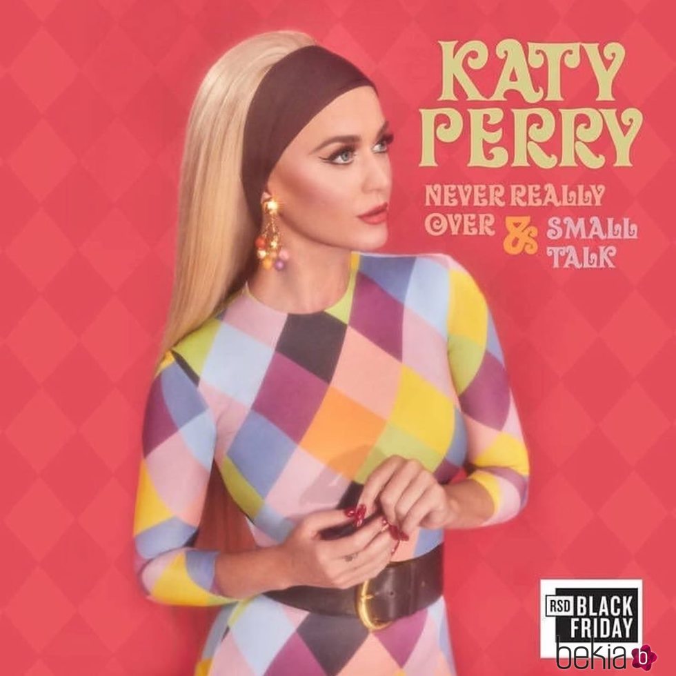 Katy Perry con el Rainbow Diamonds Dress de María Escoté en la portada de su vinilo