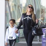 Mariah Carey con total look negro paseando por Nueva York