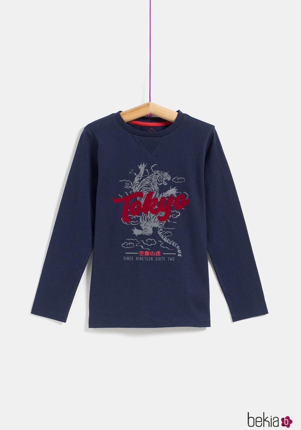 Camiseta negra 'Tokyo' de niño de la colección 'I-O' de Carrefour y TEX para otoño/invierno 2019
