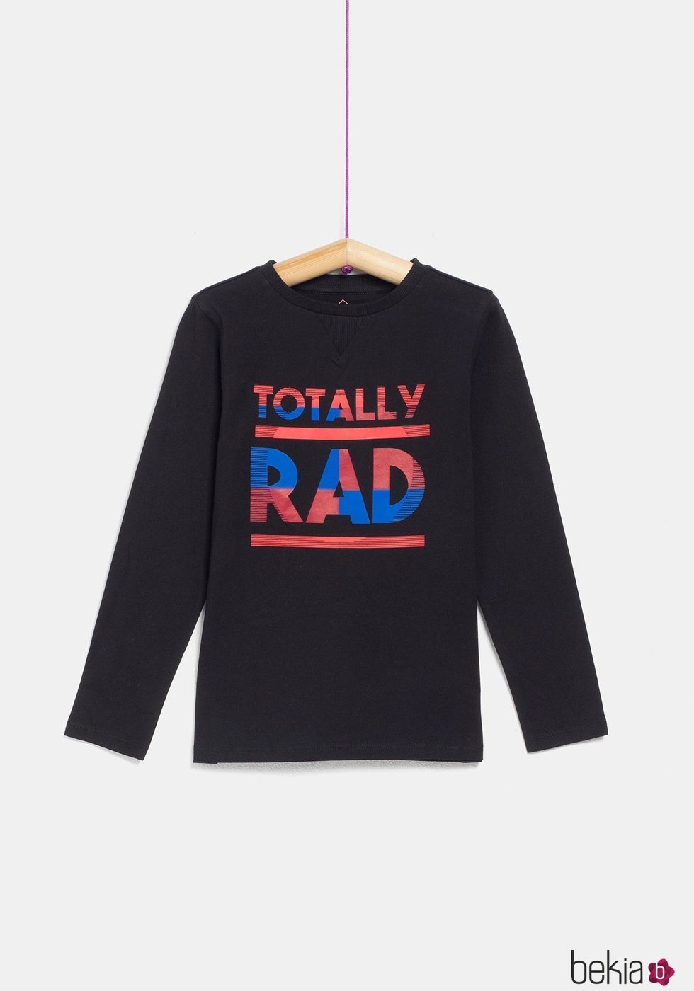 Camiseta negra 'Totally Rad' de niño de la colección 'I-O' de Carrefour y TEX para otoño/invierno 2019