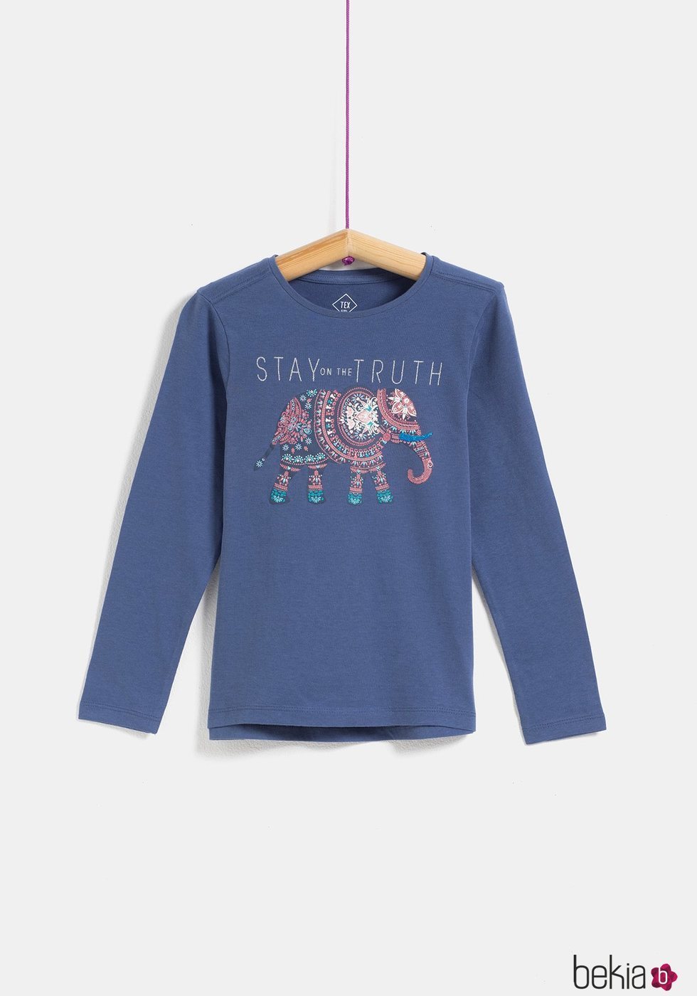 Camiseta azul con elefante para niña de la colección 'I-O' de Carrefour y TEX para otoño/invierno 2019