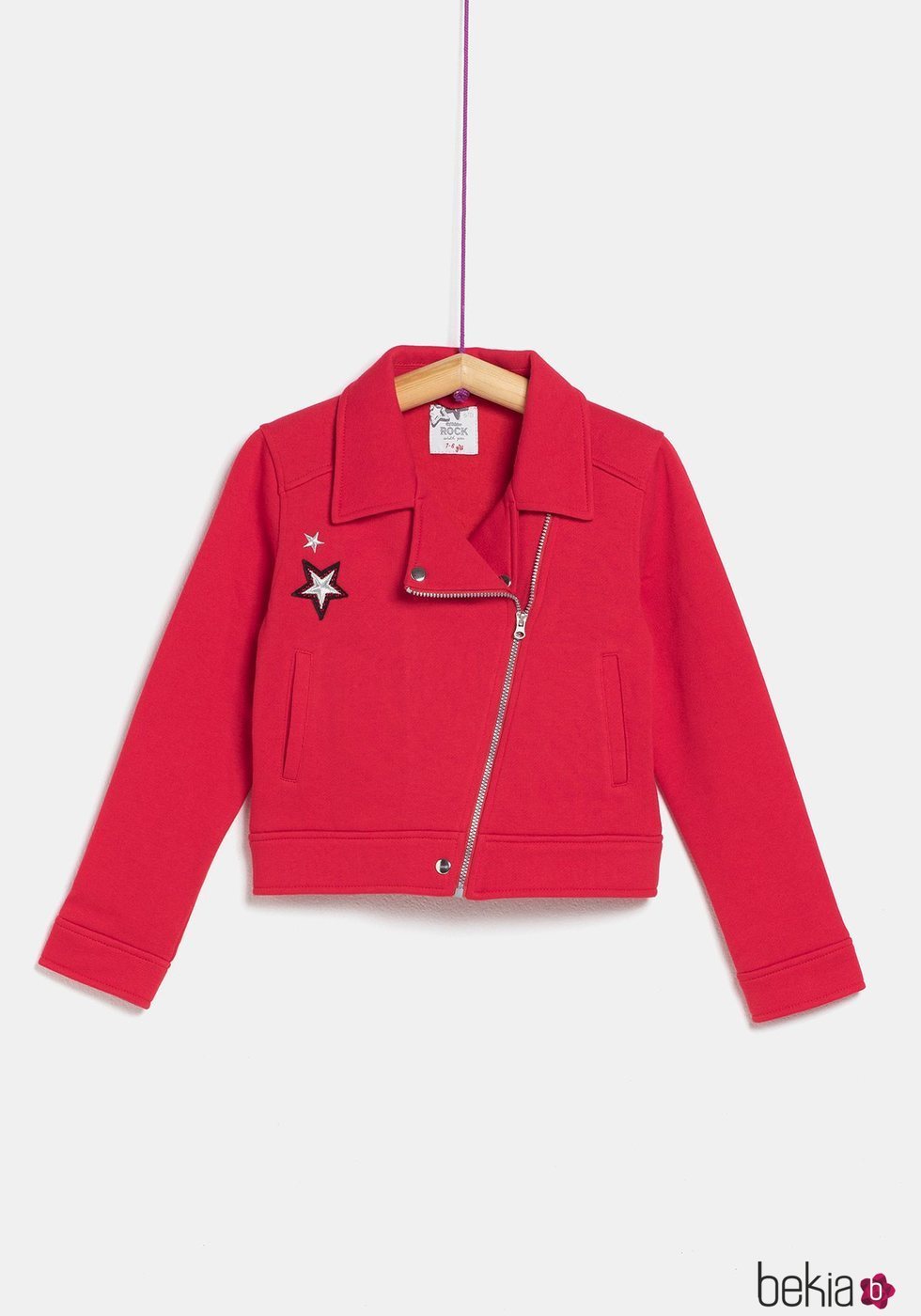 Abrigo de pelo rojo para mujer de la colección 'I-O' de Carrefour y TEX para otoño/invierno 2019