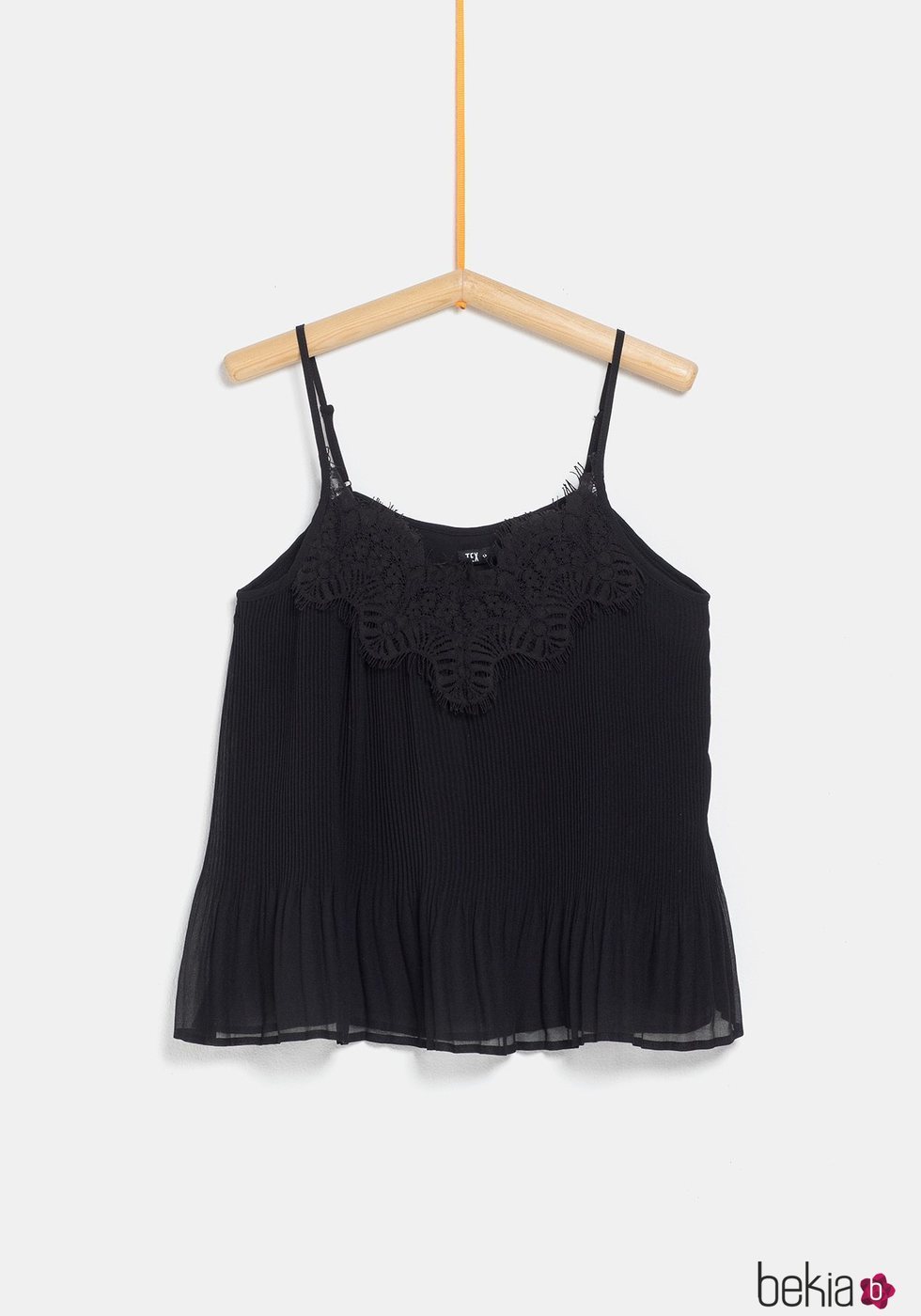 Blusa negra para mujer de la colección 'I-O' de Carrefour y TEX para otoño/invierno 2019