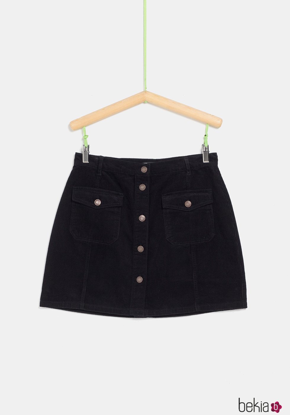 Falda de pana negra de la colección 'I-O' de Carrefour y TEX para otoño/invierno 2019