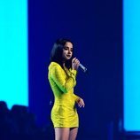 Becky G con un mini vestido amarillo de Bryan Hearns en los MTV EMAs 2019