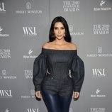 Kim Kardashian con un total look denim y botas de latex en los Innovation Awards 2019
