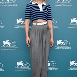 Scarlett Johansson con un dos piezas de Michael Kors en el Festival Internacional de Cine de Venecia 2019