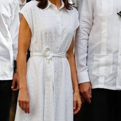 a Reina Letizia con vestido de Adolfo Domínguez Herrera durante su Viaje Oficial en La Habana