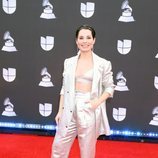 Soraya con un dos piezas plateado en la alfombra roja de los Grammy Latino 2019