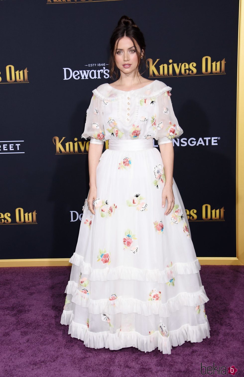 Ana de Armas con vestido blanco en la premiere de 'Knives out'
