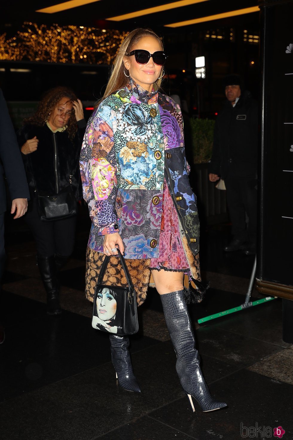 Jennifer Lopez con un look patchwork por las calles de Nueva York