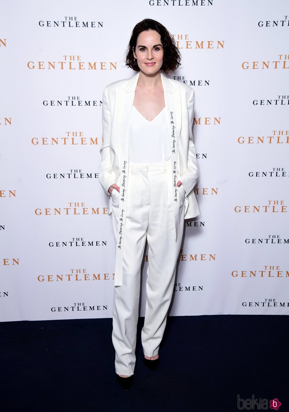 Michelle Dockery con total look blanco en la premiere de 'The Gentlemen'