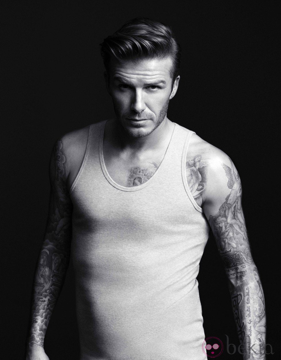 David Beckham con camiseta de tirantes blanca