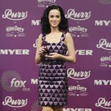 Katy Perry con vestido tubo en morado