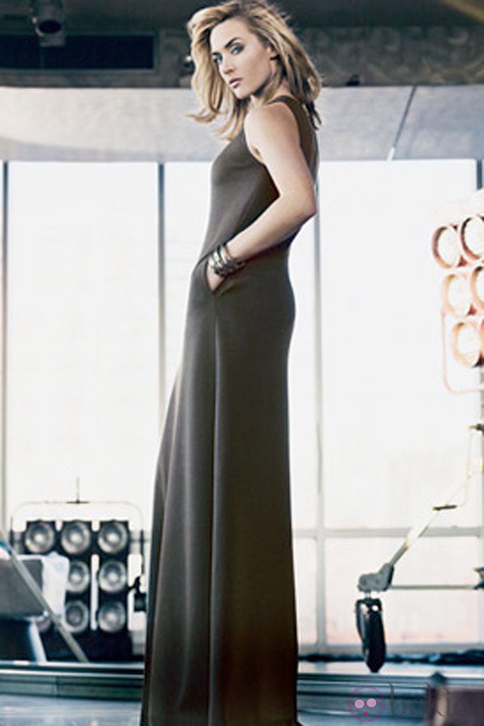 Kate Winslet con un vestido largo de la colección primavera 2012 de St. John