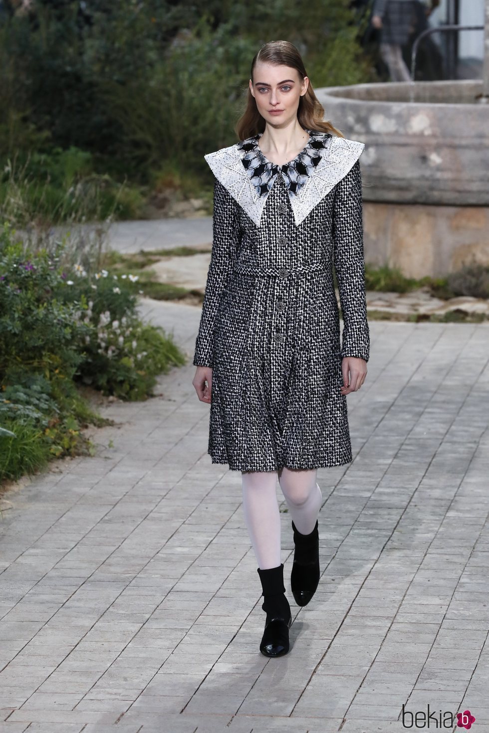 Vestido midi de tweed de la colección primavera/ verano 2020 de Alta Costura de Chanel