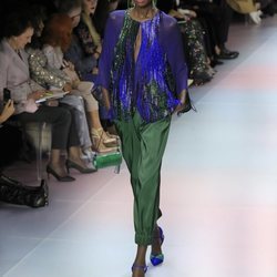 Conjunto de pantalón y blusa de la colección primavera/ verano 2020 de Alta Costura de Armani