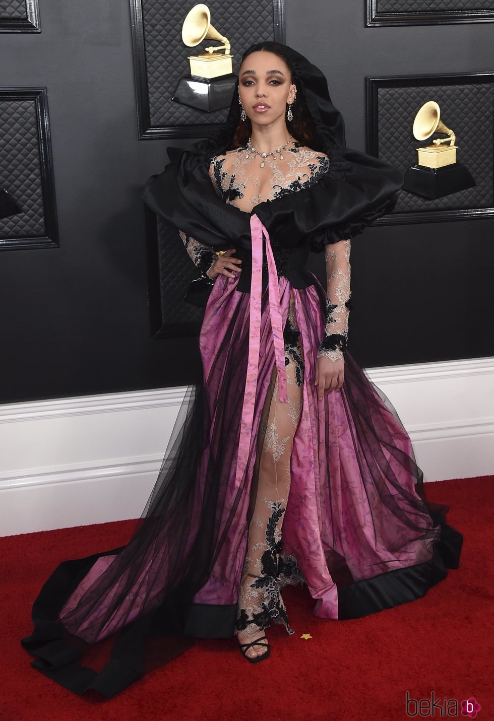 FKA Twigs con un vestido de Edmarler en los Grammy 2020