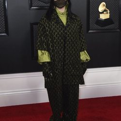 Billie Eilish con un look de Gucci en los Grammy 2020