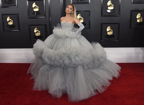 Ariana Grande y su look en los Grammy 2020