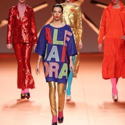 Alejandra Rubio con jersey oversize con su nombre en el desfile otoño/invierno 2020-2021 de Ágatha Ruiz de la Prada