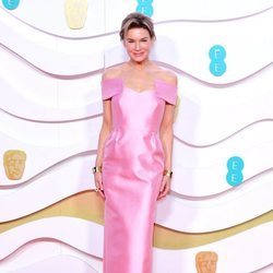 Renée Zellweger de rosa en la alfombra roja de los Premios BAFTA 2020