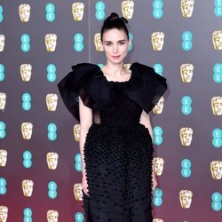 Rooney Mara, con un vestido negro y pomposo en los BAFTA 2020