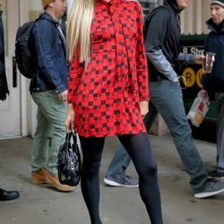 Paris Hilton con un vestido a cuadros en Nueva York